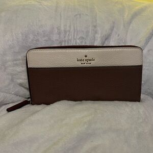 kate spade Two-Tone Brown and White Zip Wallet